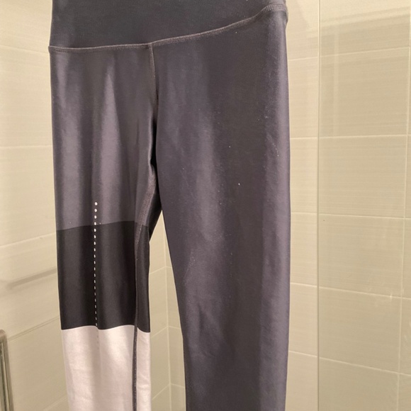 *Rare* ALO Yoga Leggings - Picture 3 of 15